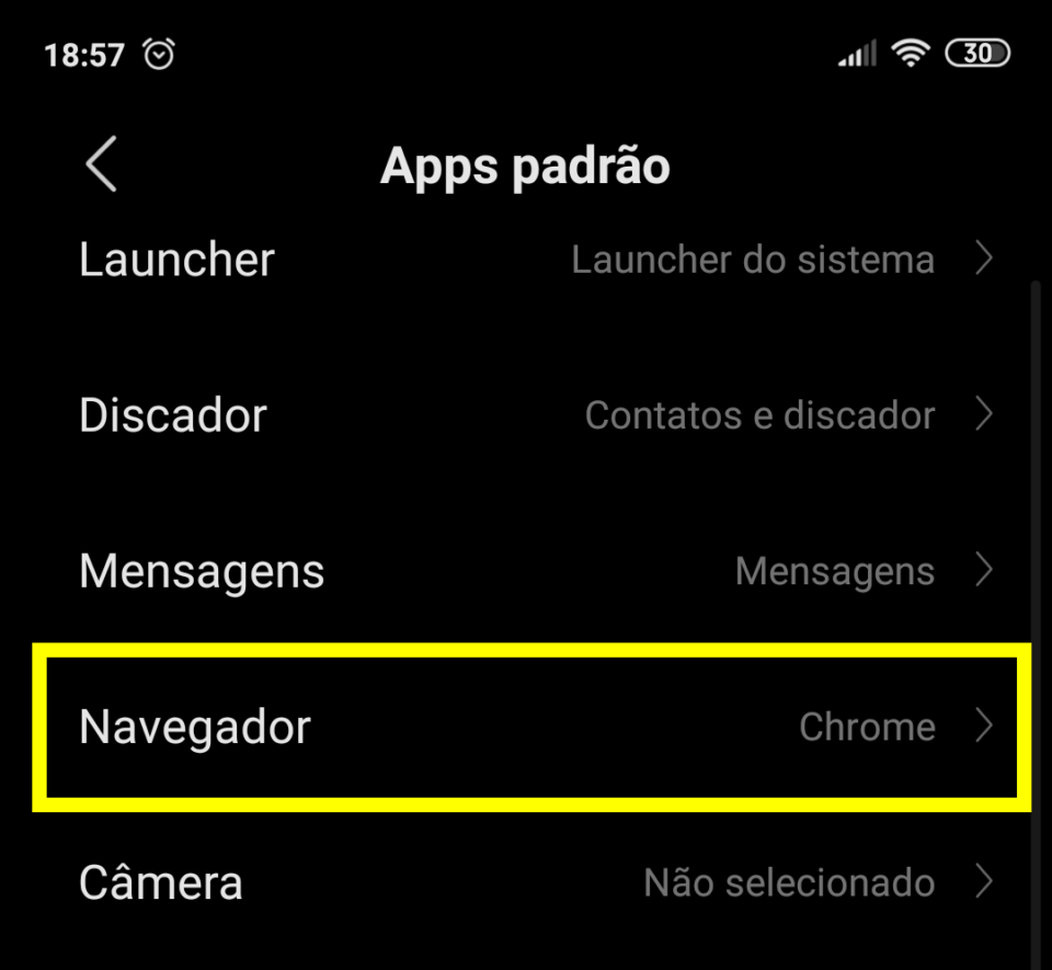 Em "Apps padrão" deixe o navegador Chrome como padrão