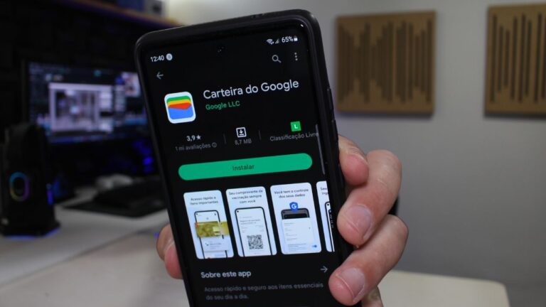 Smartphone exibindo a interface do aplicativo Carteira do Google (antigo Google Pay) com cartões cadastrados.