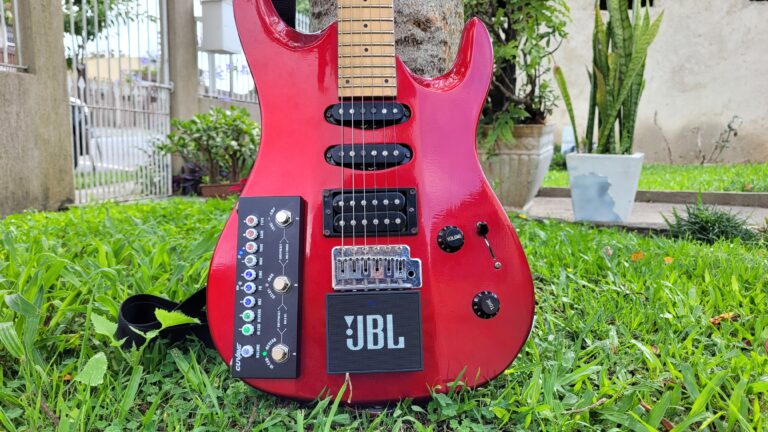 Montei um amplificador de guitarra portátil por menos de 200 reais!