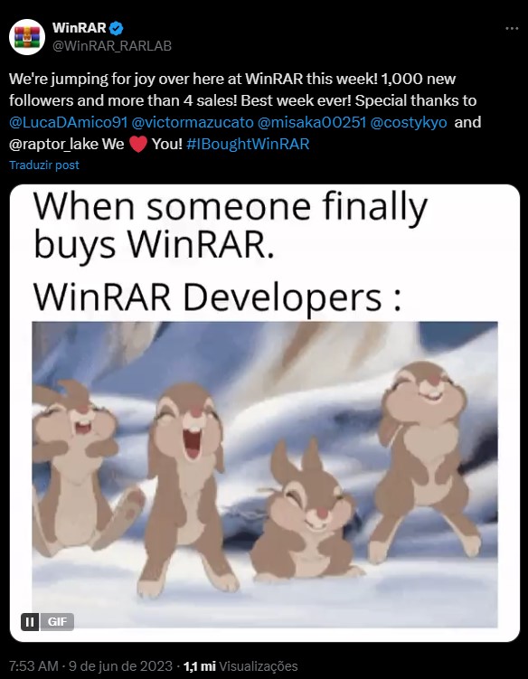 Meme do WinRAR no X (antigo Twitter) comemorando a venda de 4 licenças com personagens de desenho animado festejando.