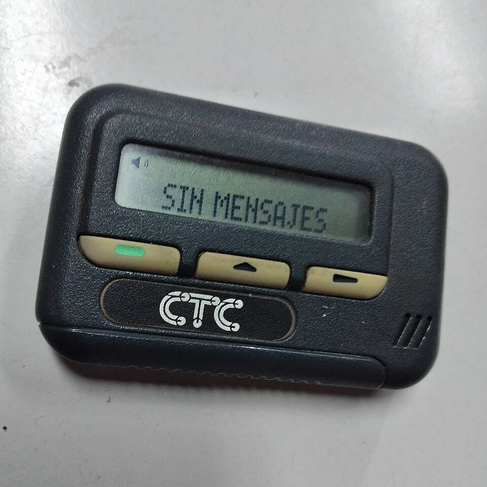Um beeper Motorola, modelo Bravo Express, comercializado pela Companhia de Telefones do Chile nos anos 1990.